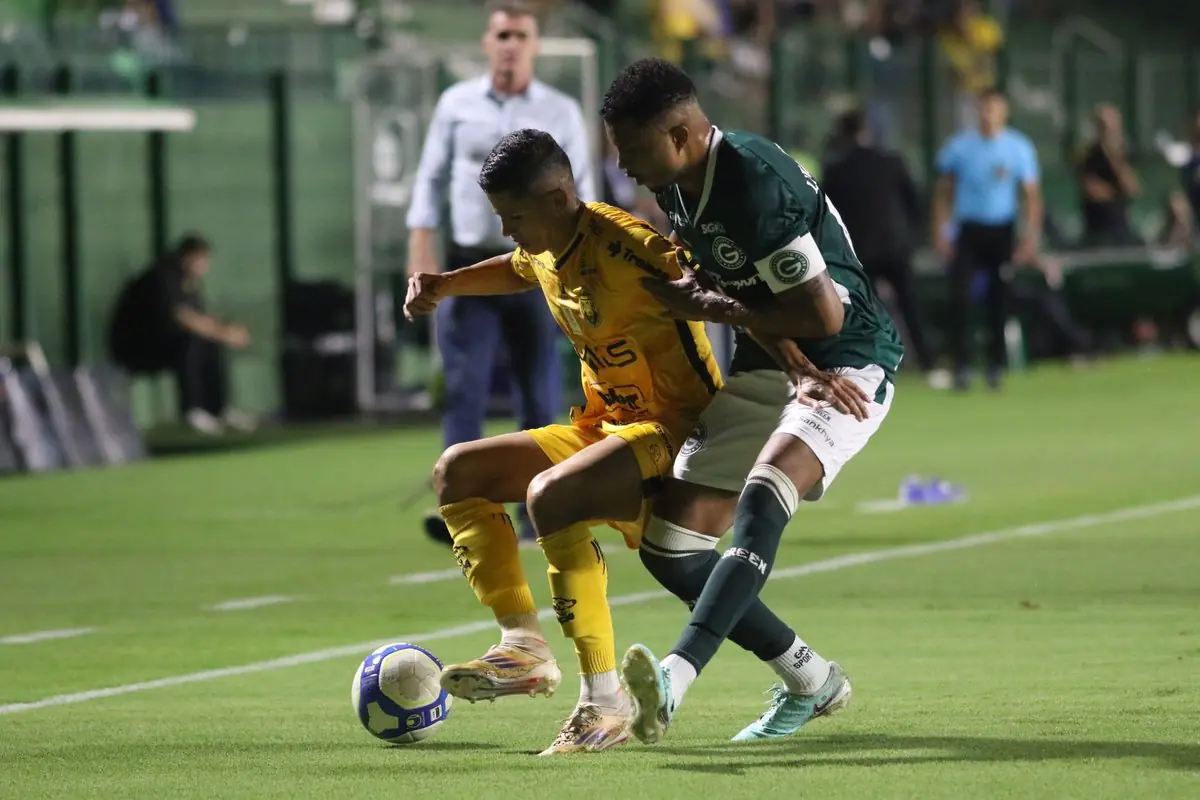 Goiás vence o Amazonas e se segura na parte de cima da tabela